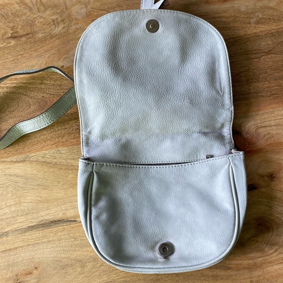 Great condition Guess white bag with stud detail - Picture 4 of 6